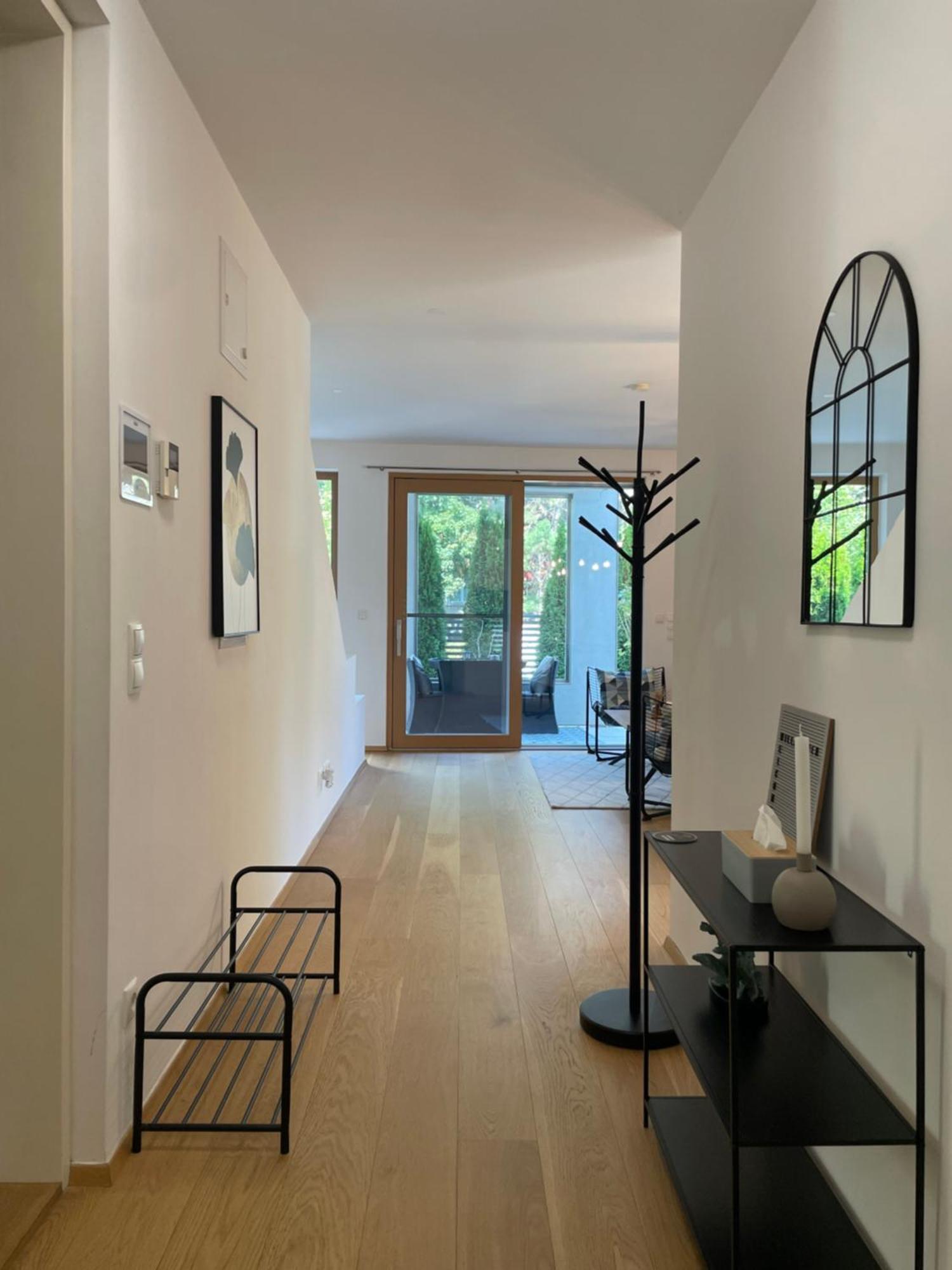 Roterd Residence, & Green, Parking Lot Viena